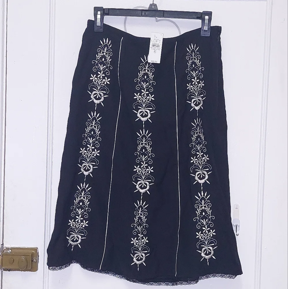 Ann Taylor Loft black embroidered skirt - Picture 1 of 6